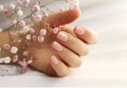 Estrés, caída capilar y uñas débiles: la conexión invisible
