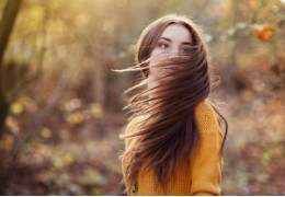 Cómo prevenir la caída capilar estacional y fortalecer tu cabello